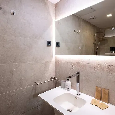 The Collection - Amazing 3 Bedroom With Indoor Pool Apartmán *