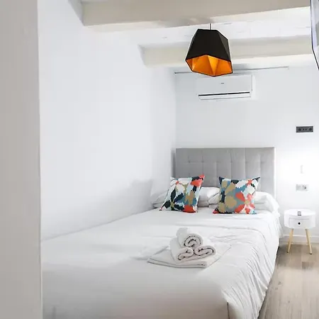 The Collection - Amazing 3 Bedroom With Indoor Pool Apartmán *