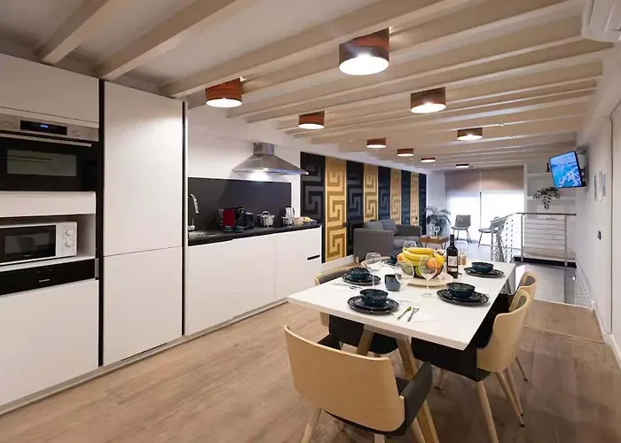 Апартаменты The Collection - Amazing 3 Bedroom With Indoor Pool