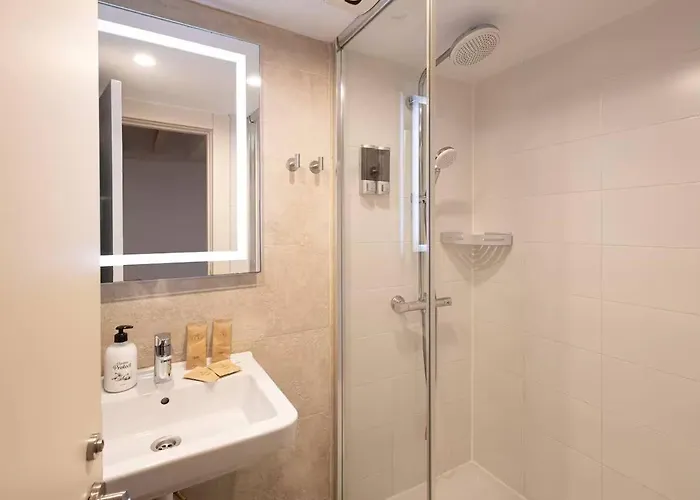 Апартаменты The Collection - Amazing 3 Bedroom With Indoor Pool